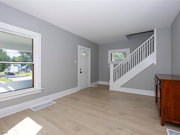 2nd image of 302 Prospect St