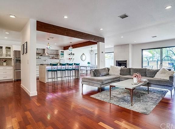 3rd image of 6029 Loynes Dr