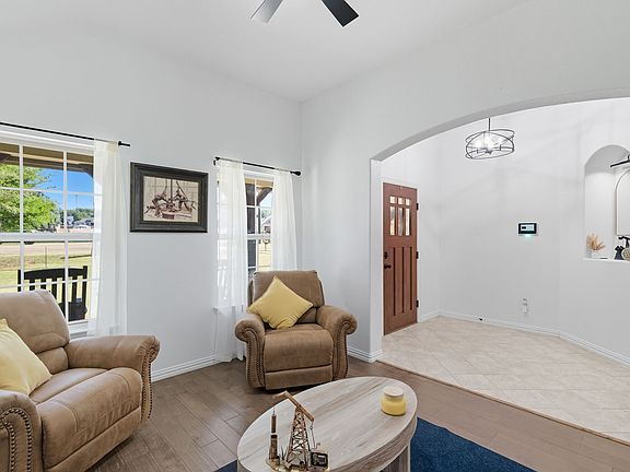 4th image of 104 Candis Ct