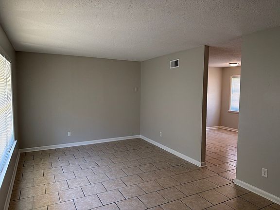 3rd image of 72 Briarcliff Dr