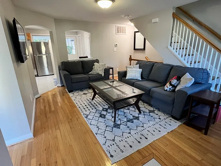 10719 Maple St — Photo 3