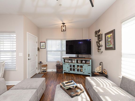 4th image of 54 Barley Lane #54L