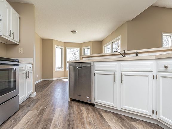 4th image of 300 Parkview Dr
