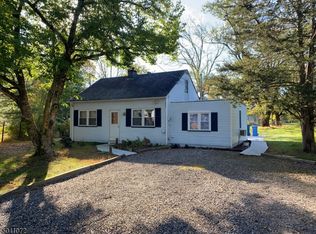 16 Round Top Dr, Annandale, NJ 08801