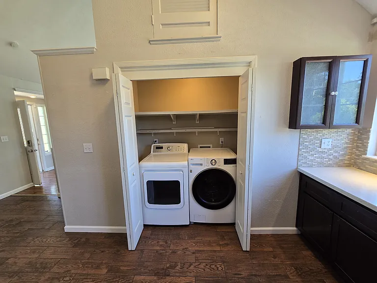 1160 Arlington Way — Photo 11