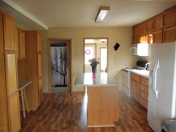 5th image of 218 2nd Ave W