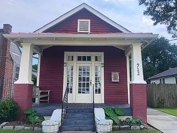 912 Newton St, Gretna, LA 70053
