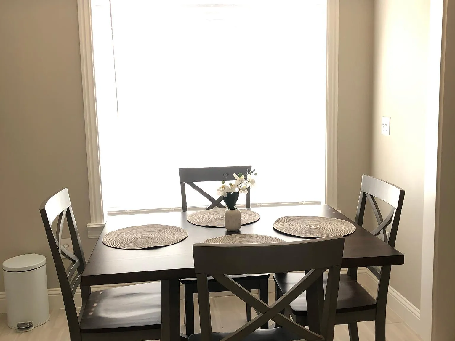 4028 Nightingale Ln — Photo 2