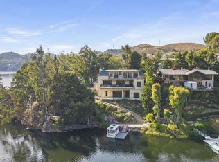 2112 Trentham Rd, Thousand Oaks, CA 91361