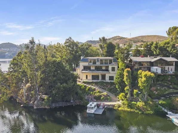 2112 Trentham Rd, Thousand Oaks, CA 91361