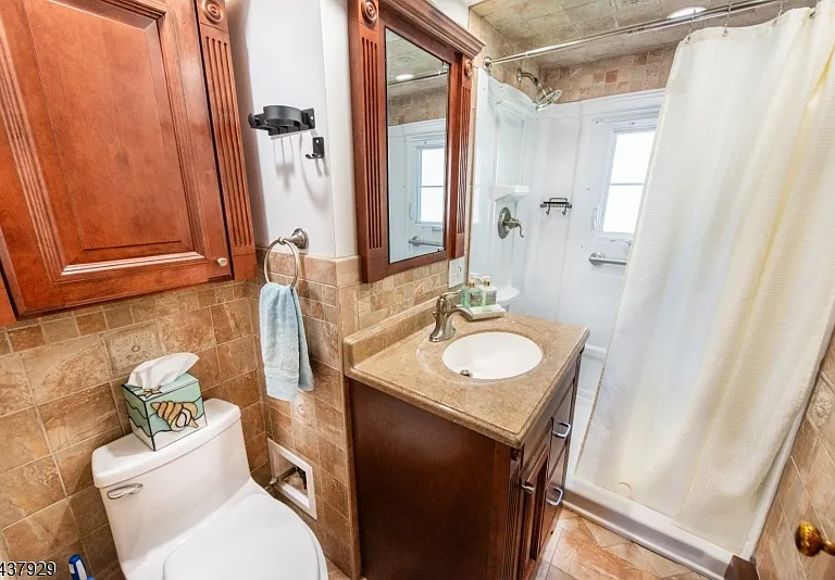 5 Sewell Rd W — Photo 16