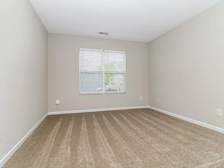 168 Woodcreek Ln — Photo 13