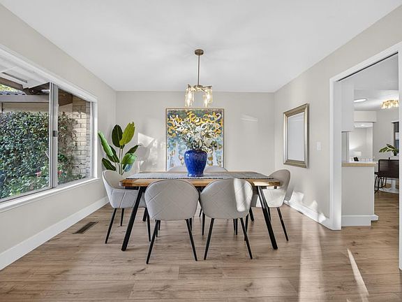 3rd image of 442 Windward Way