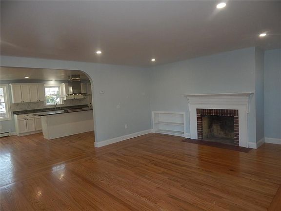 5th image of 28 Belcourt Ave
