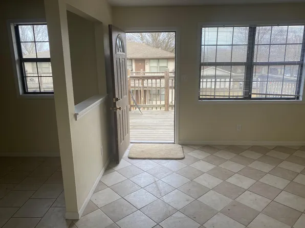1 SE 240th Rd #B, Warrensburg, MO 64093
