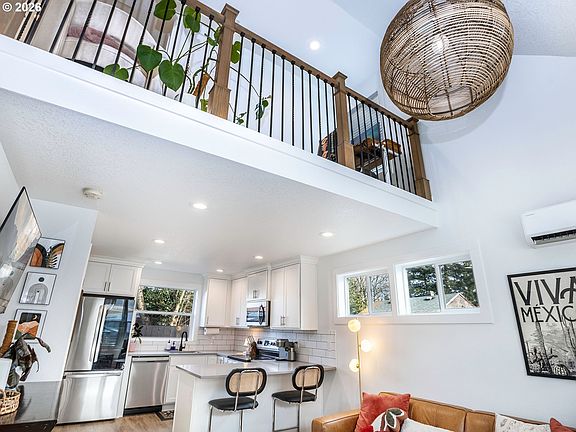 5th image of 6538 SE 64th Ave #B
