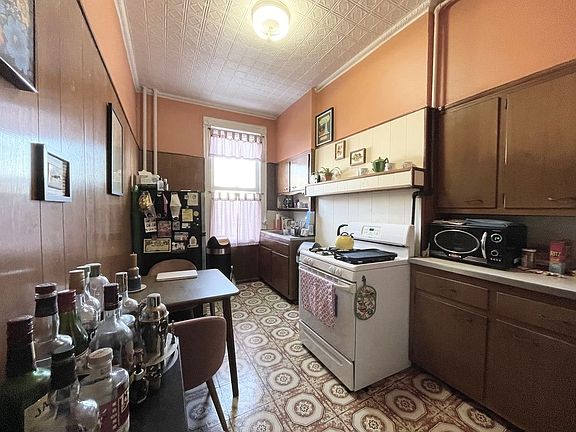 3rd image of 708 Leonard St Floor 2