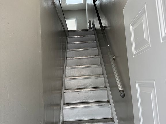 3rd image of 646 E Allegheny Ave Floor 2