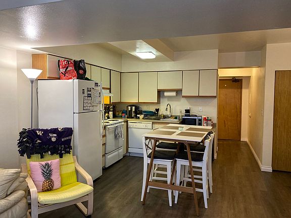 3rd image of 5021 Brooklyn Ave NE APT 10