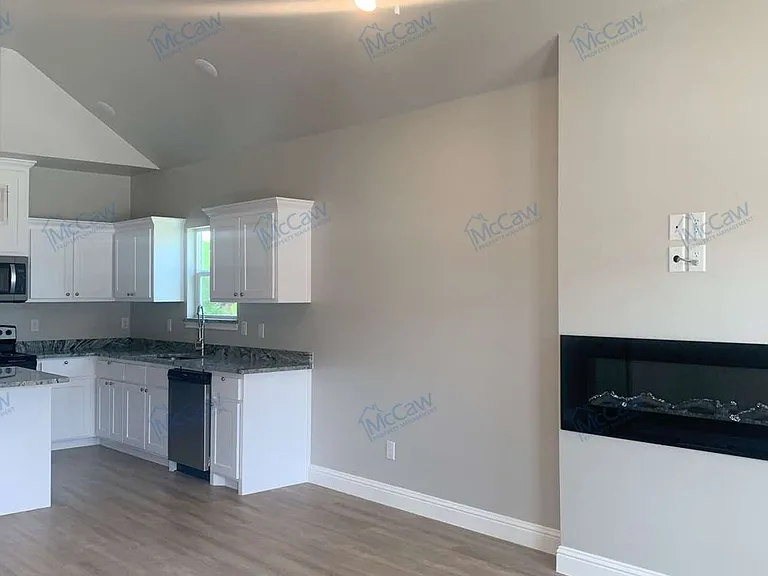 4607 Spencer St — Photo 3