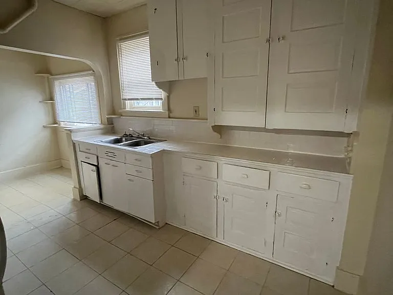 72 E. Mapledale Ave. — Photo 6