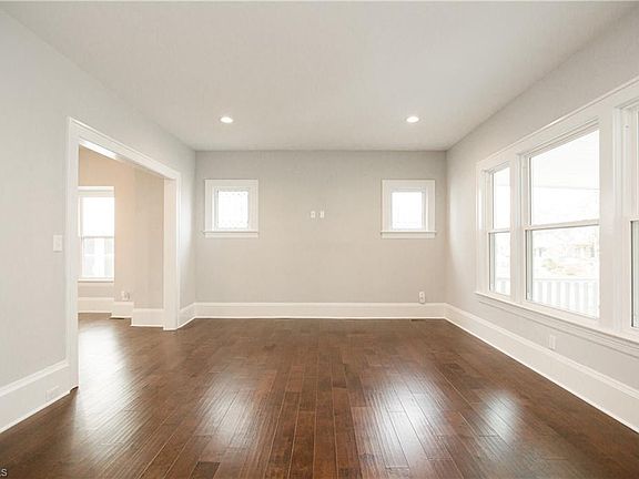 2nd image of 1494 Orchard Grove Ave