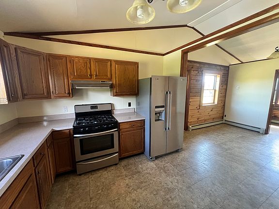 4th image of 216 Poplar St