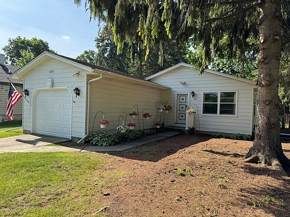 3rd image of 1421 Harlan Ave