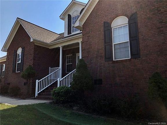 4th image of 2940 Weatherfield Dr