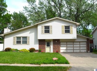 6118 NW 7th St, Lincoln, NE 68521