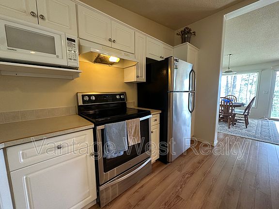 3rd image of 9481 Winchester Rd