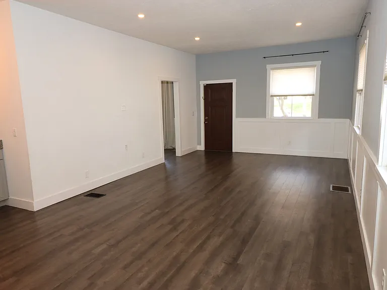 120 S Court St — Photo 12