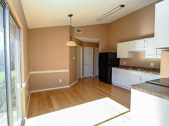 4th image of 2203 Dickens Dr