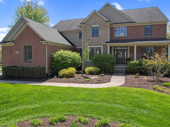 13717 Forest Ridge Cir, South Lyon, MI 48178