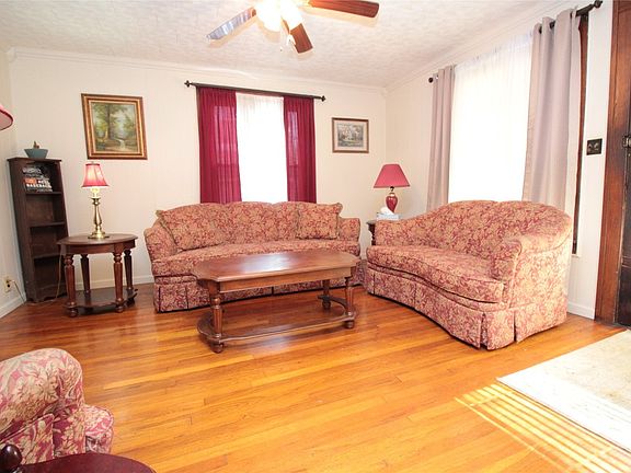 3rd image of 347 Conklin Ave