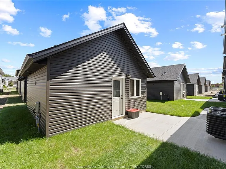 1861 Meighen Rd #3 — Photo 7