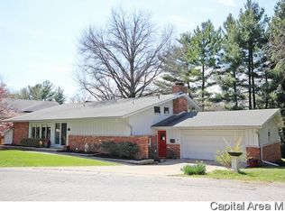 9 Pine Tree Dr, Leland Grove, IL 62704