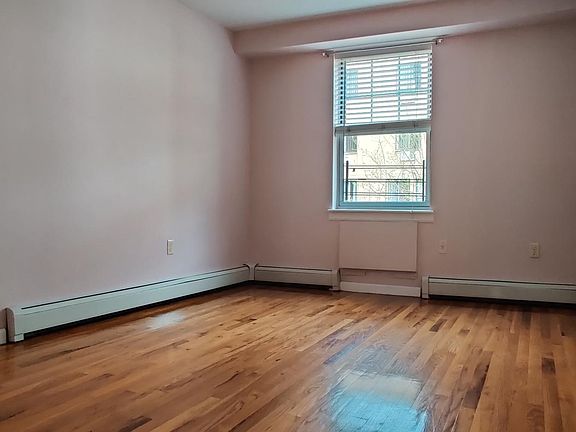 4th image of 2806 Webb Ave #4