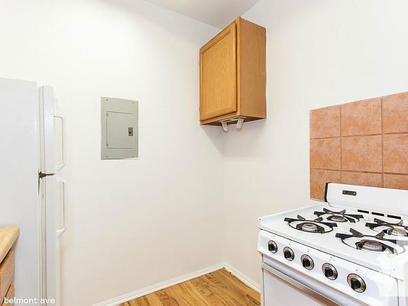 5th image of 505 W Belmont Ave #218