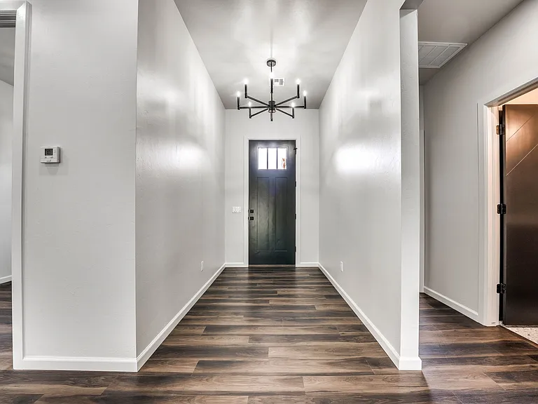 14301 Village Trl — Photo 6