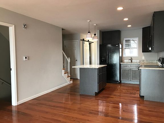 2nd image of 4558 Ohio St