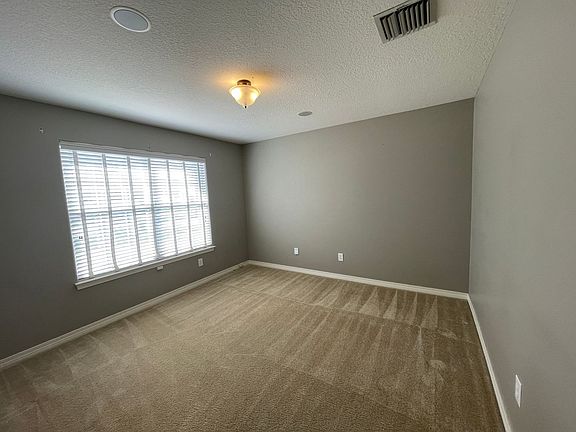 4th image of 216 Oxford Ave