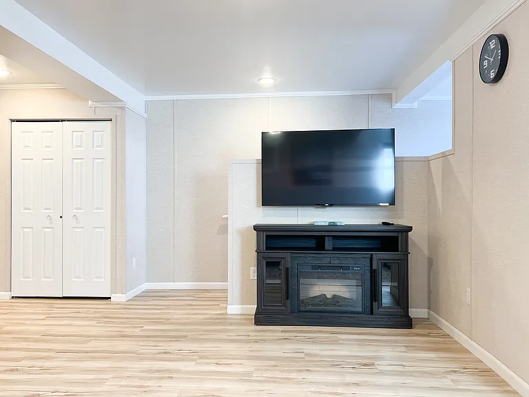 509 W 4th St #3 — Photo 19