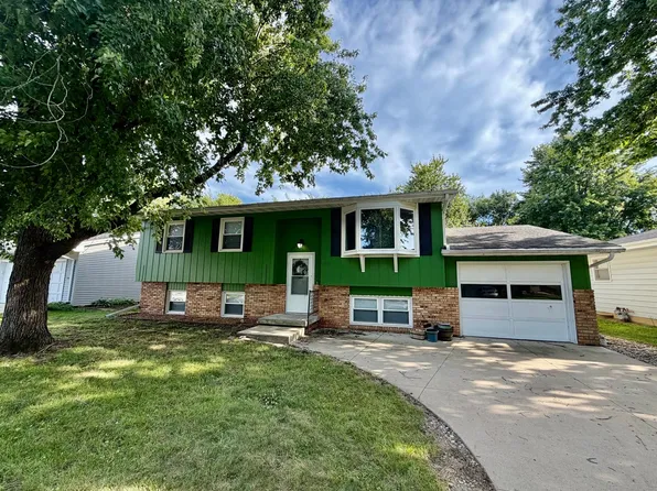 1827 Jacobssen Dr, Normal, IL 61761