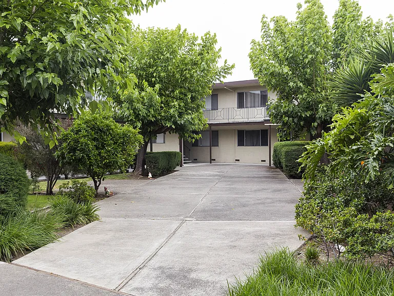 Midway Manor Apts. — Photo 28
