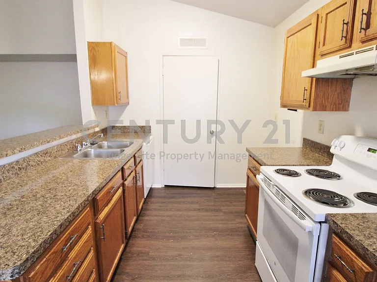 405 Pogue St — Photo 4