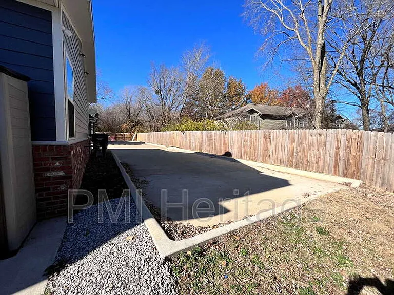 1452 W Sligo St — Photo 15