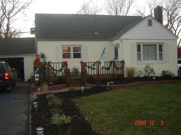 126 Tremont Ave, Medford, NY 11763