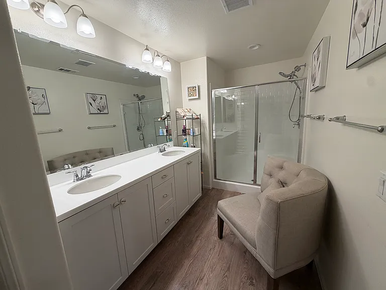 251 Saratoga Ct — Photo 32