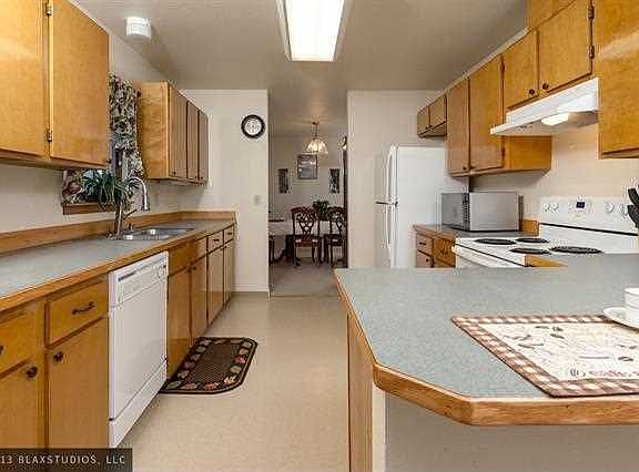 4th image of 1145 Bainbridge Blvd